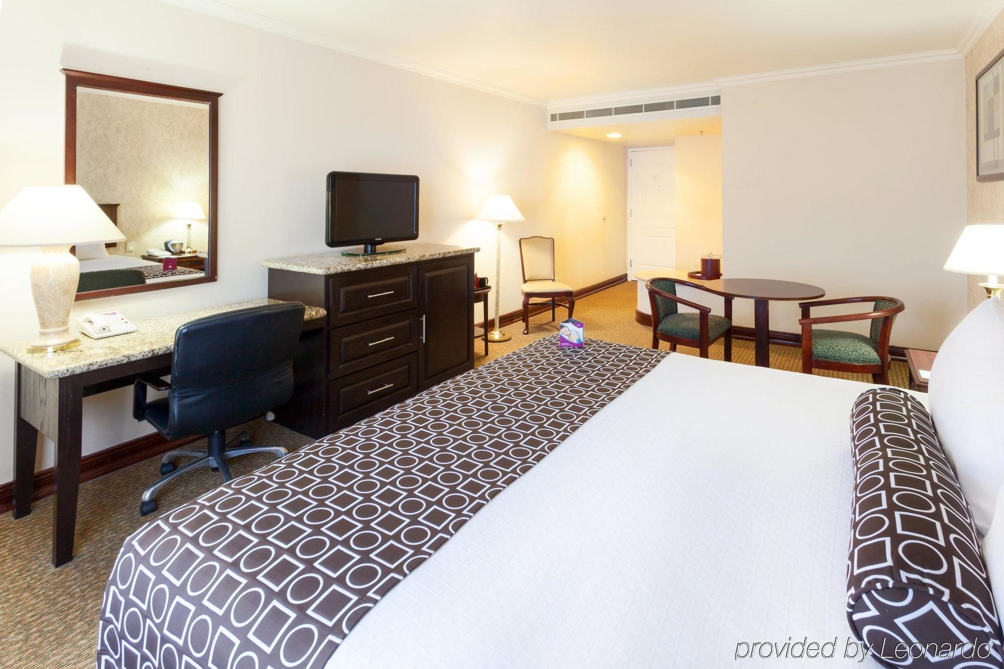 Best Western Plus Nuevo Laredo Inn & Suites Kültér fotó